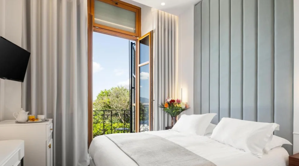 Classic Double Or Twin Room with Balcony at Bella Venezia Hotel
