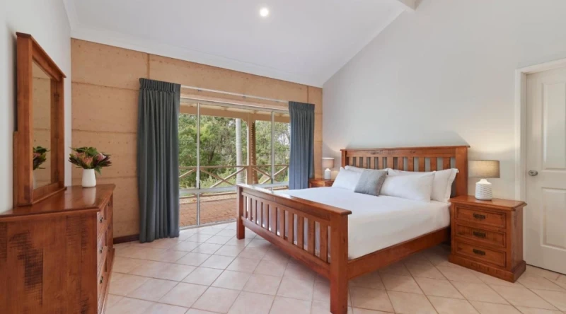 King Bed Chalet at Eight Willows Retreat