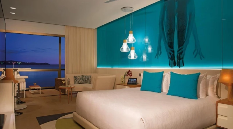 Xhale Club Junior Suite Swim Up Garden View Double at Breathless Montego Bay Resort & Spa