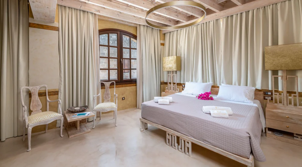 Executive Suite Rhodes with Hot Tub at 10GR Hotel & Wine Bar