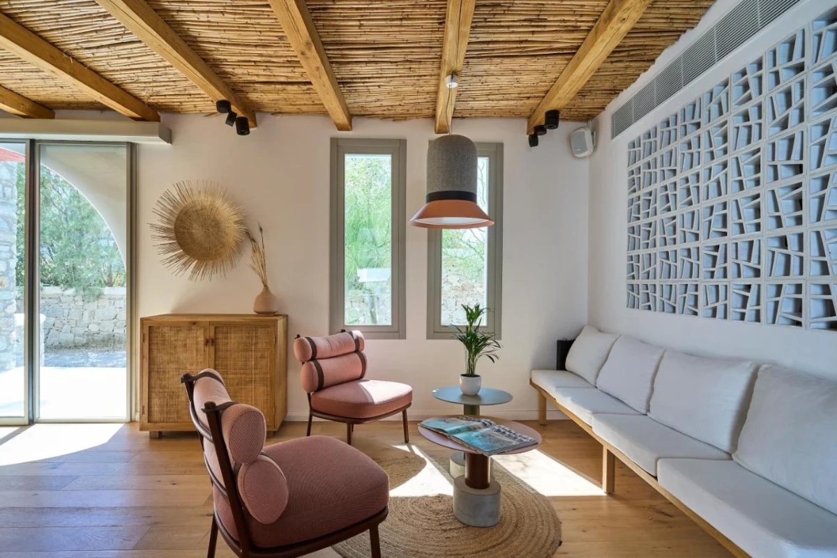 Adorno Beach Hotel & Suites