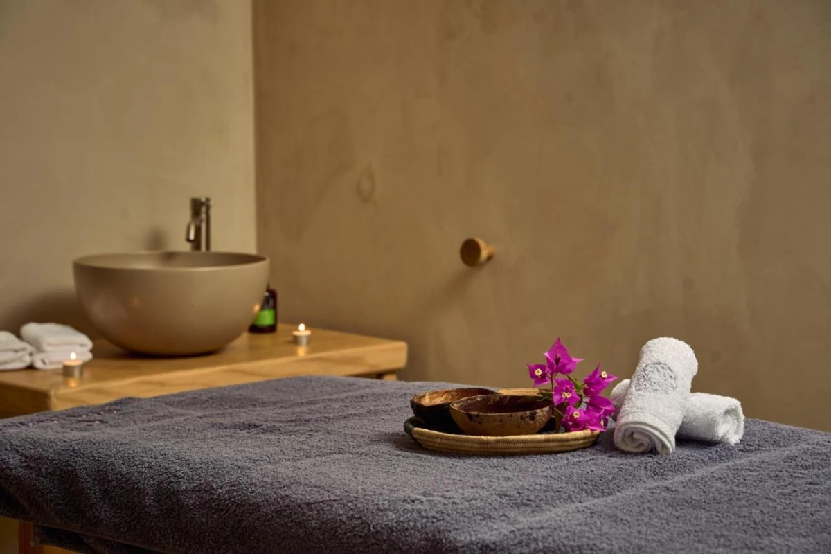 Adorno Beach Hotel & Suites