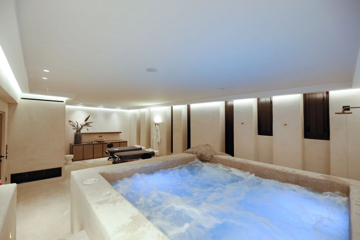 Aeonic Suites & Spa