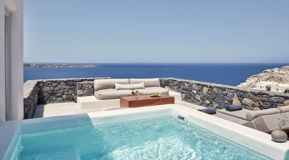Honeymoon Suite with Plunge Pool at Canaves Epitome