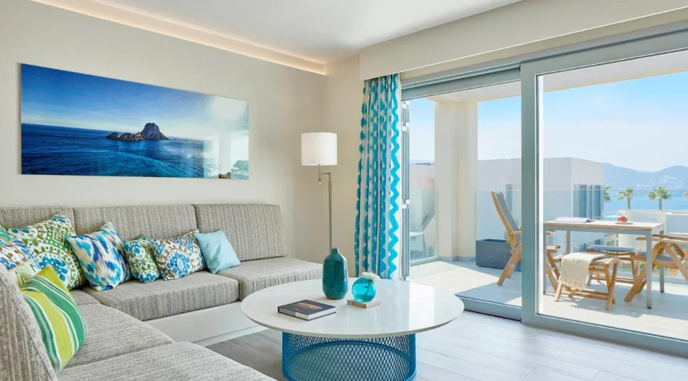 Resort Infinity Suite at 7pines Resort Ibiza