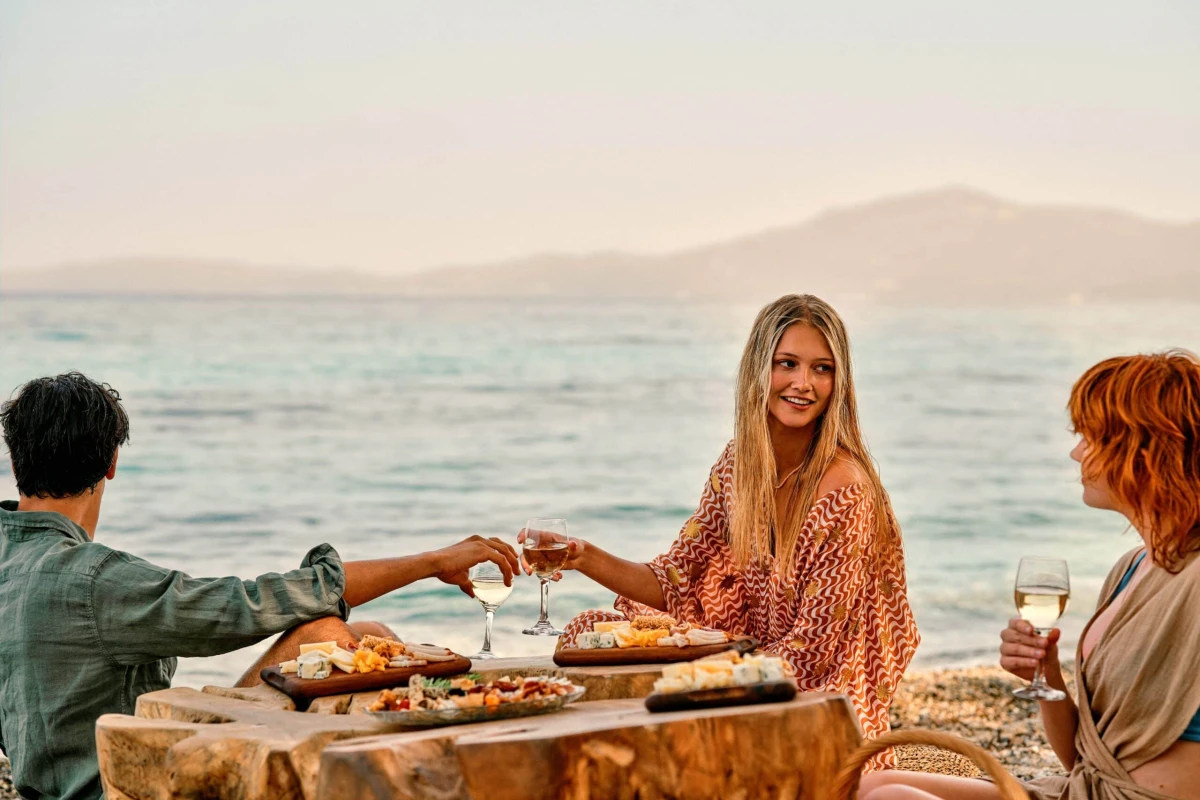 Avali, Mar-Bella Collection