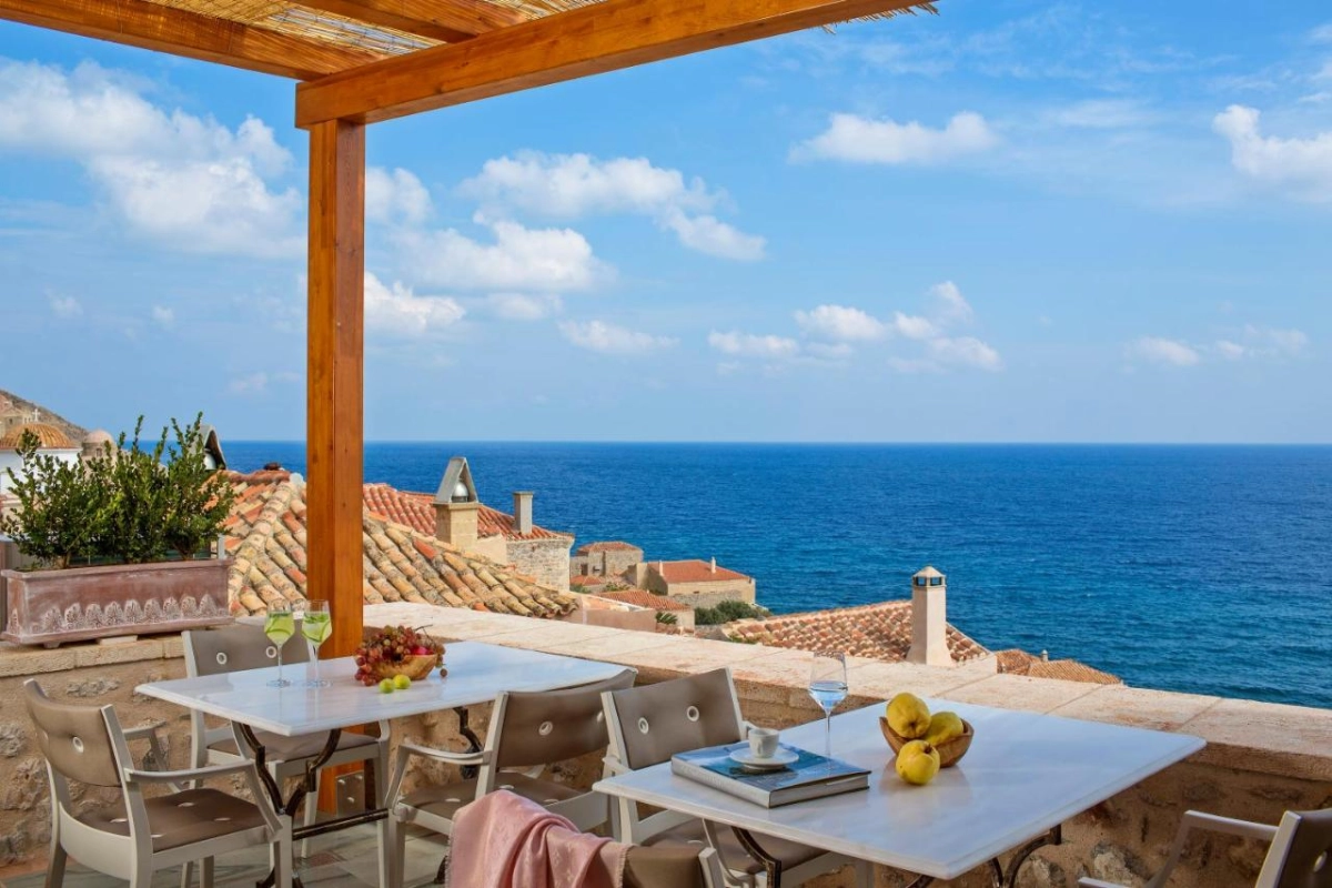 Moni Emvasis Luxury Suites