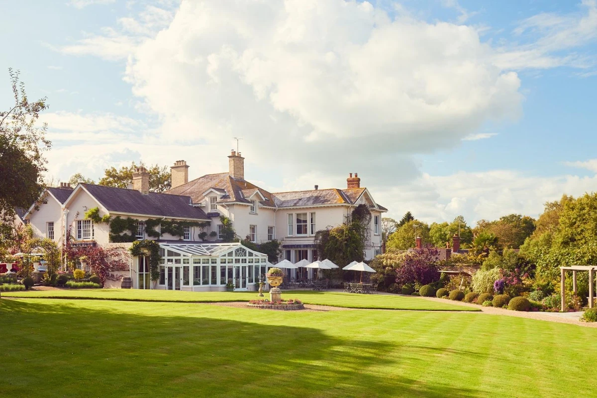 Summer Lodge Country House