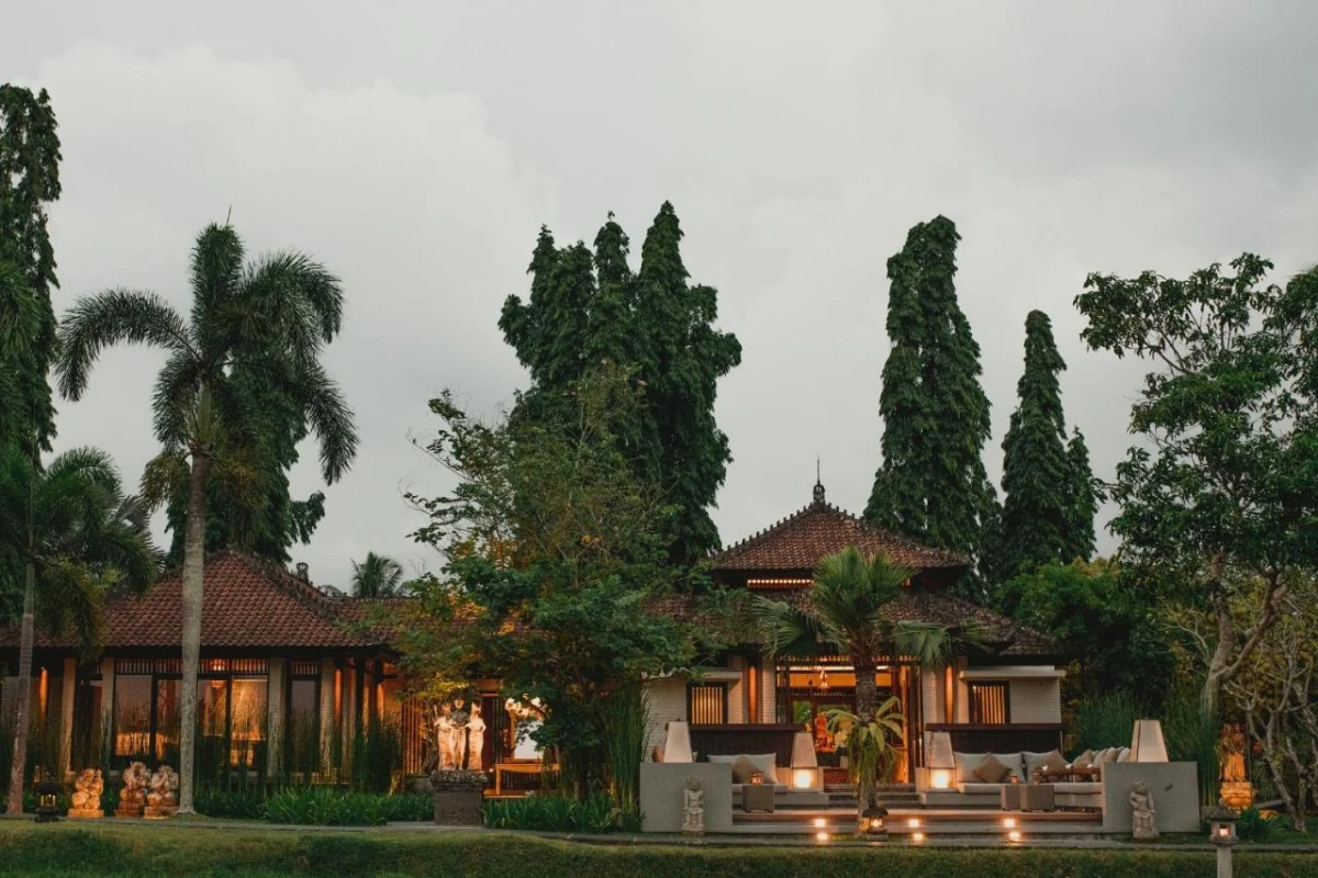 Tanah Gajah by Hadiprana
