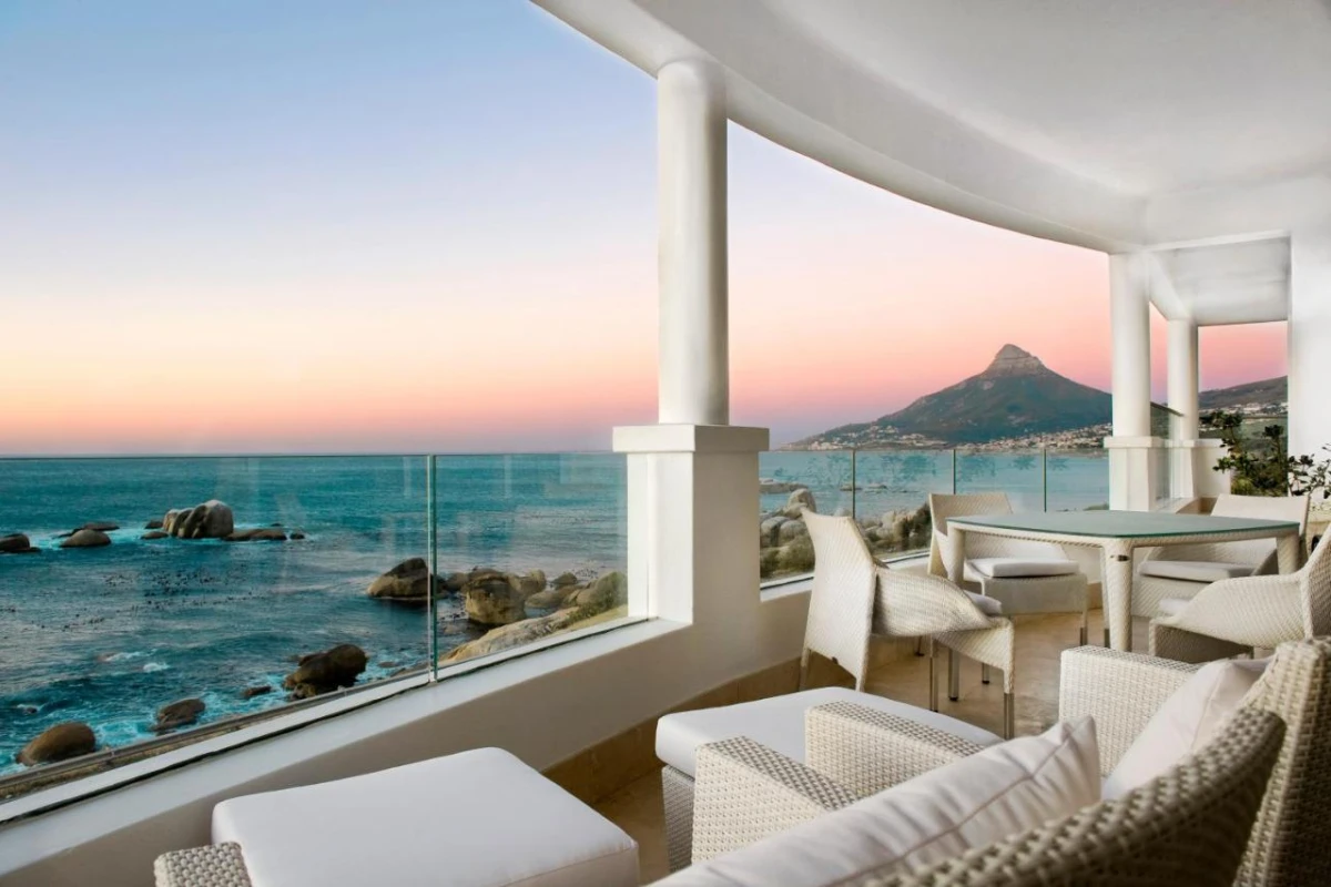 Twelve Apostles & Spa Hotel