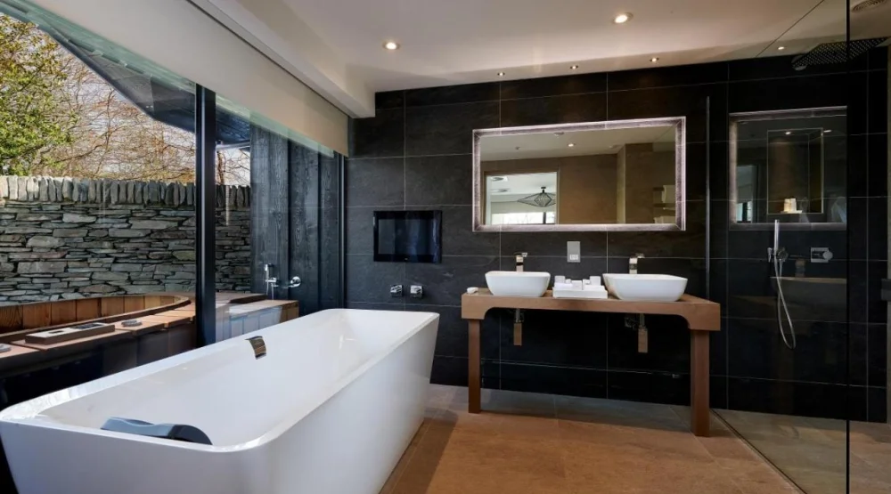 Woodland View External Lakeside Suite with Hot Tub at Storrs Hall Hotel