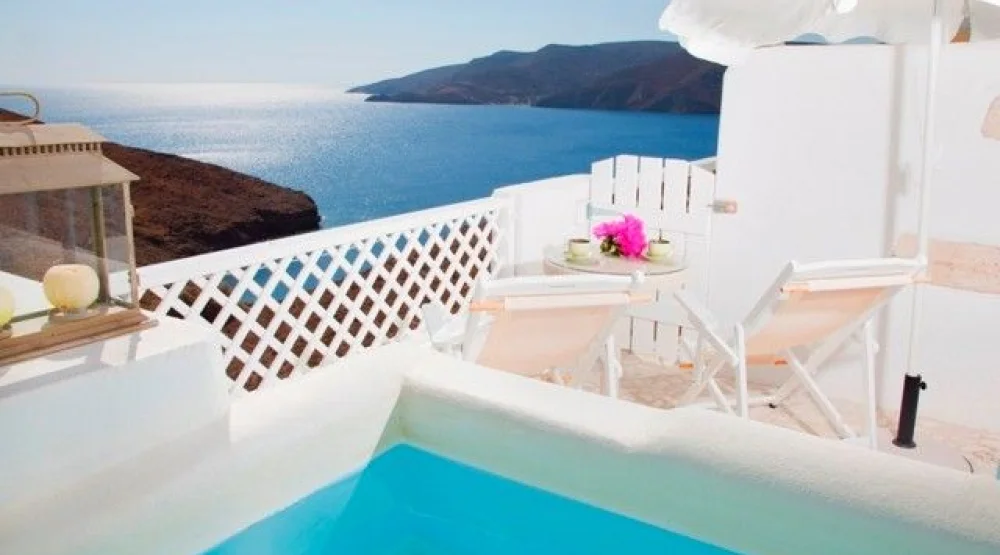 Junior Suite with Outdoor Jacuzzi Imerovigli at Tholaria Boutique Hotel
