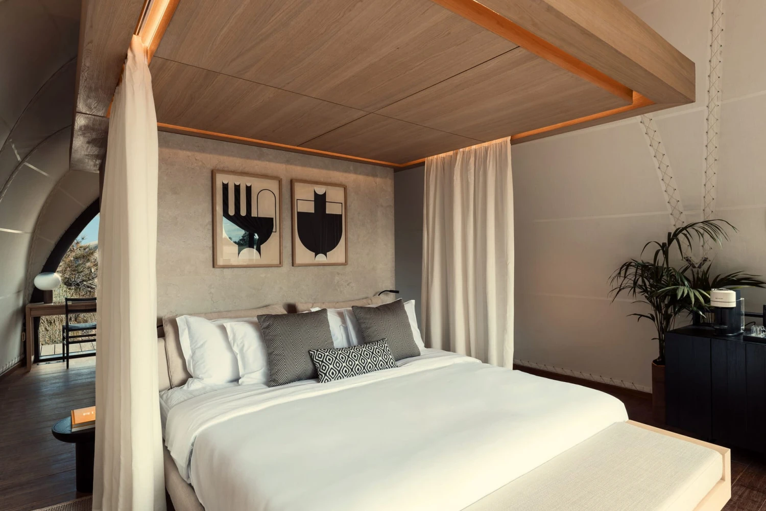 91 Athens Riviera, The Resort