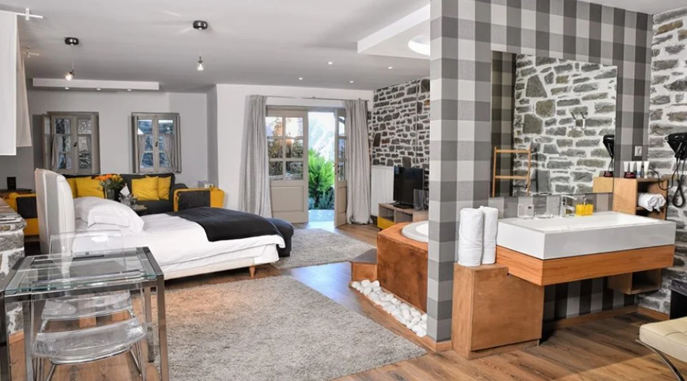 Jacuzzi Suite with Gorge View at Mikro Papigo 1700 Hotel & Spa