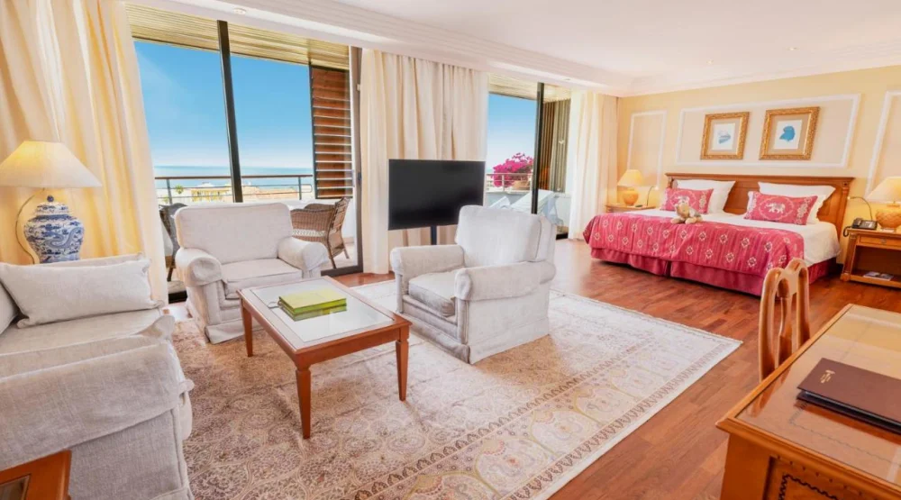 Ambassador Junior Suite with Sea View at Hotel Botanico & The Oriental Spa Garden