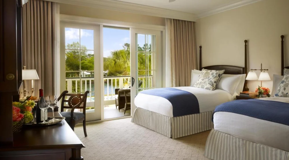 Queen Room with Lagoon View - Guest House at Montage Palmetto Bluff