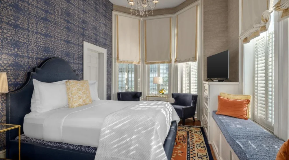 Queen Room - Johnny Mercer Room at Hamilton-Turner Inn