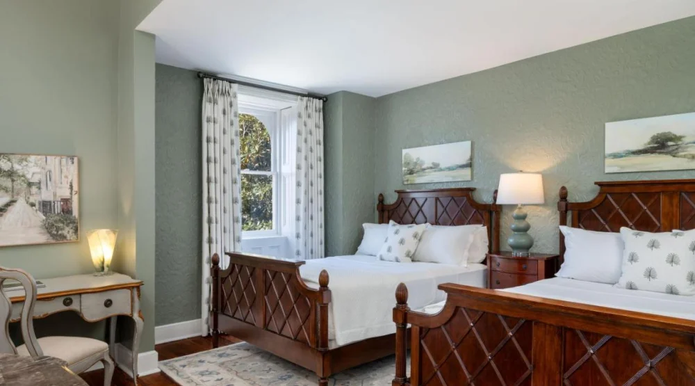 Queen Suite with Two Queen Beds - Earl Of Chatham Suite at Hamilton-Turner Inn