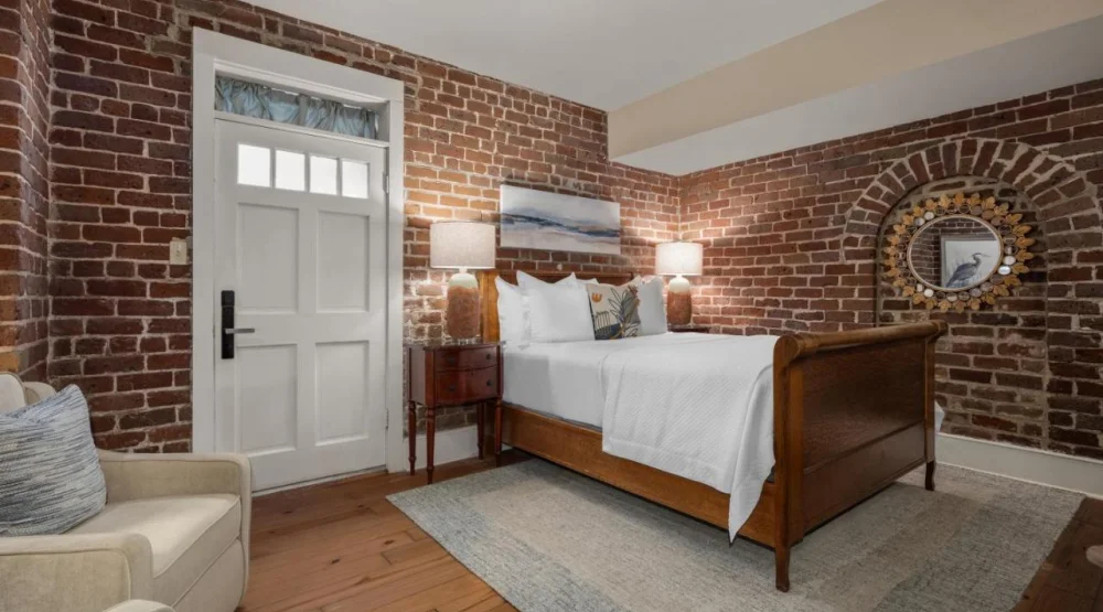 Queen Room - Eli Whitney Room at Hamilton-Turner Inn