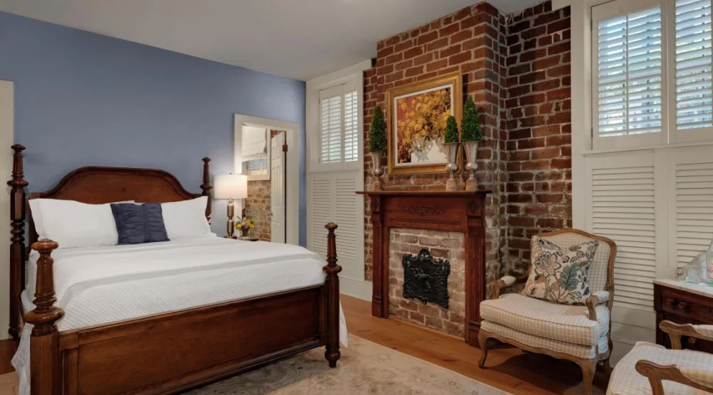 Queen Room - Casimir Pulaski Room at Hamilton-Turner Inn