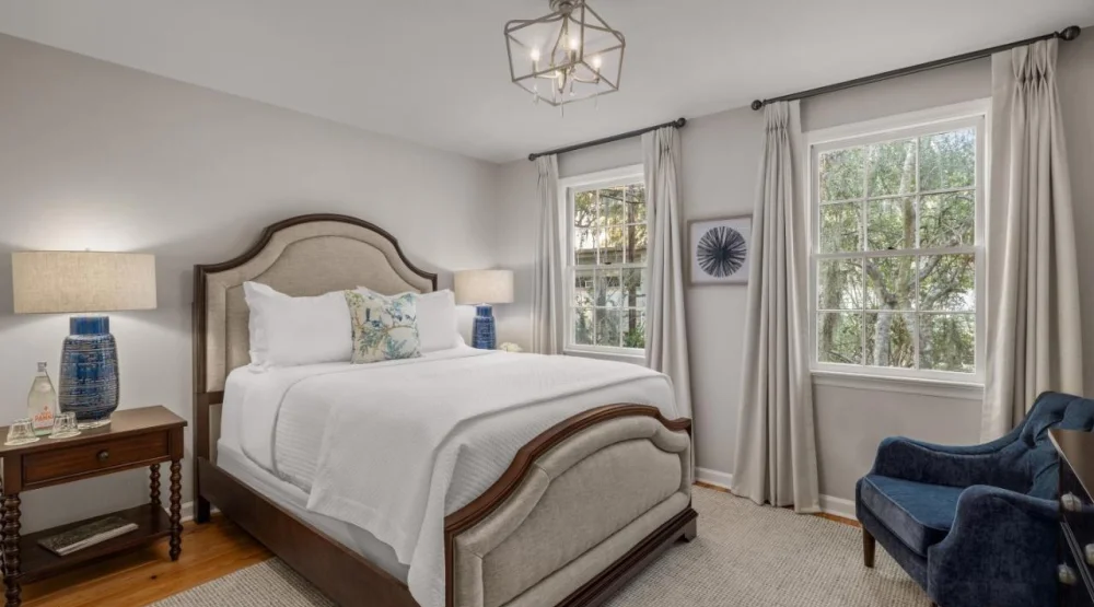 Queen Room - Julie Scarborough Room at Hamilton-Turner Inn