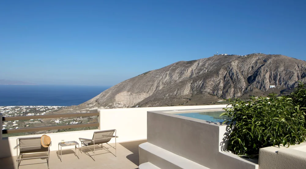 Comfort Suite with Heated Plunge Pool and Sea View at Elessa Hotel