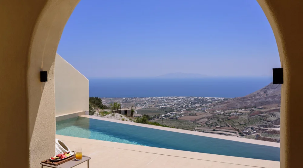 Superior Suite with Heated Pool and Sea View at Elessa Hotel