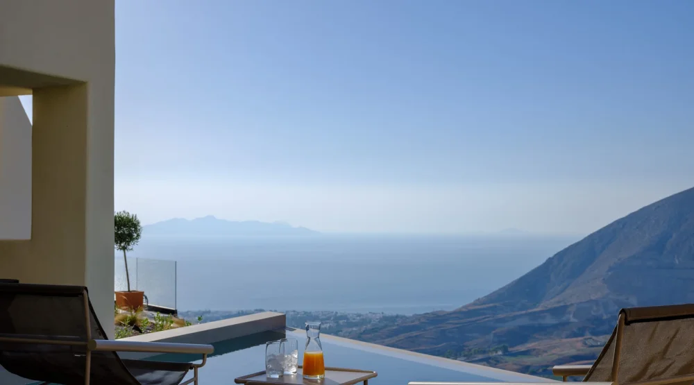 Senior Suite with Heated Pool and Sea View at Elessa Hotel