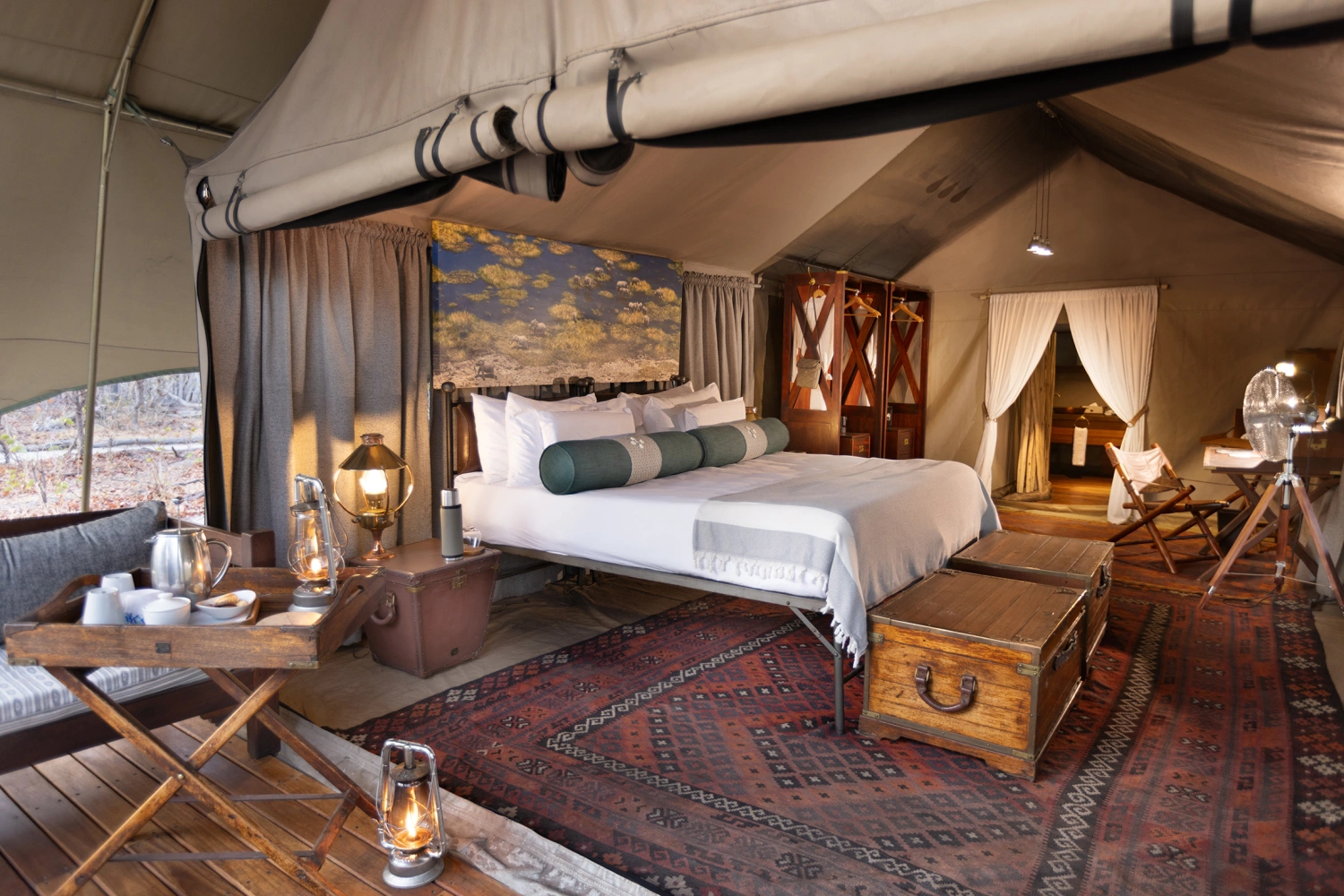 Selinda Explorers Camp
