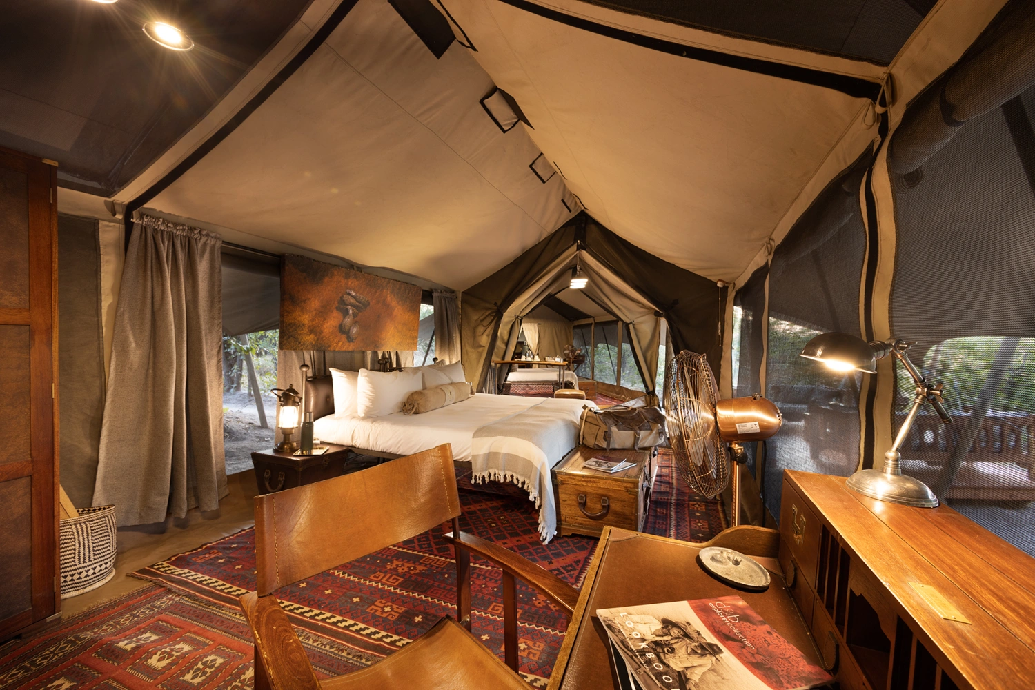 Selinda Explorers Camp
