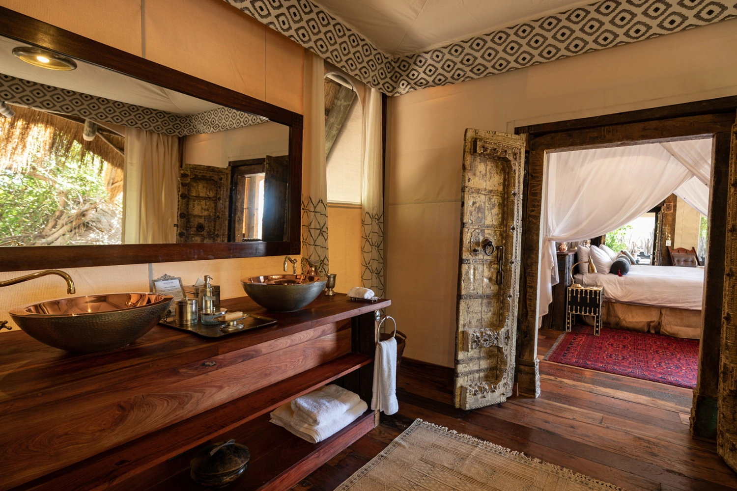 Selinda Camp