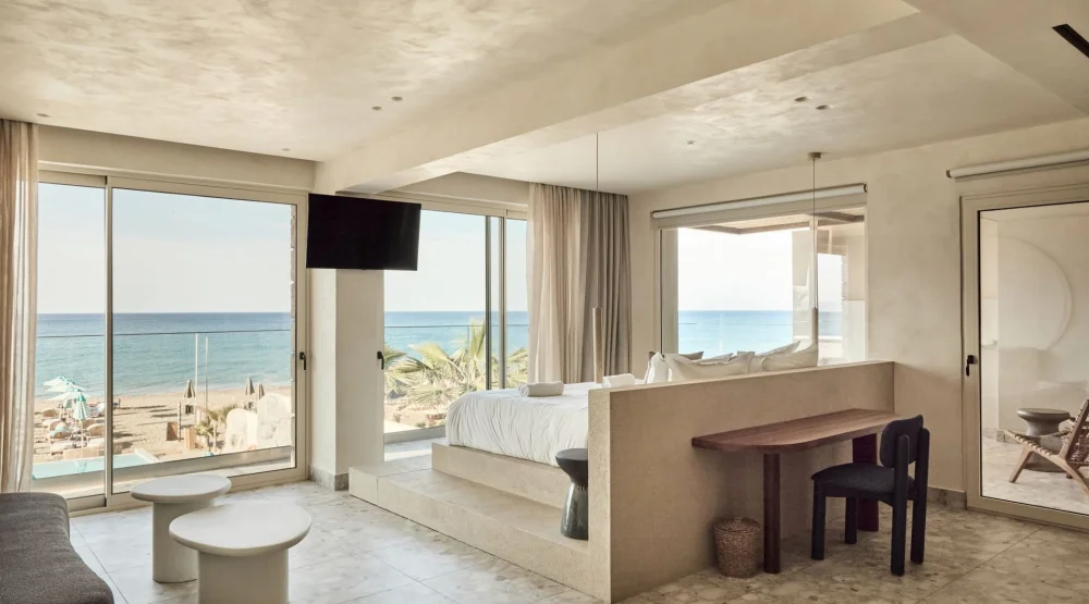 Horizon Grand Suite Sea View with Outdoor Hydromassage Bathtub at Uzenie All Suites Boutique Resort