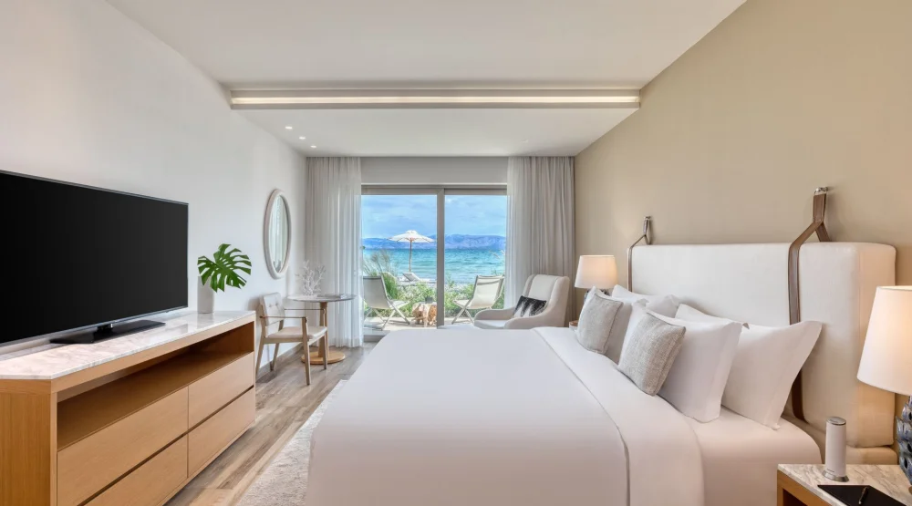 Emerald Suite Beachfront at Domes Miramare