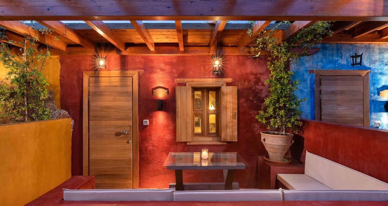 10GR Hotel & Wine Bar