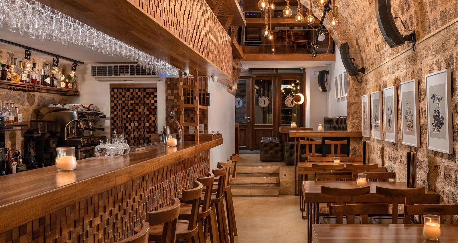 10GR Hotel & Wine Bar