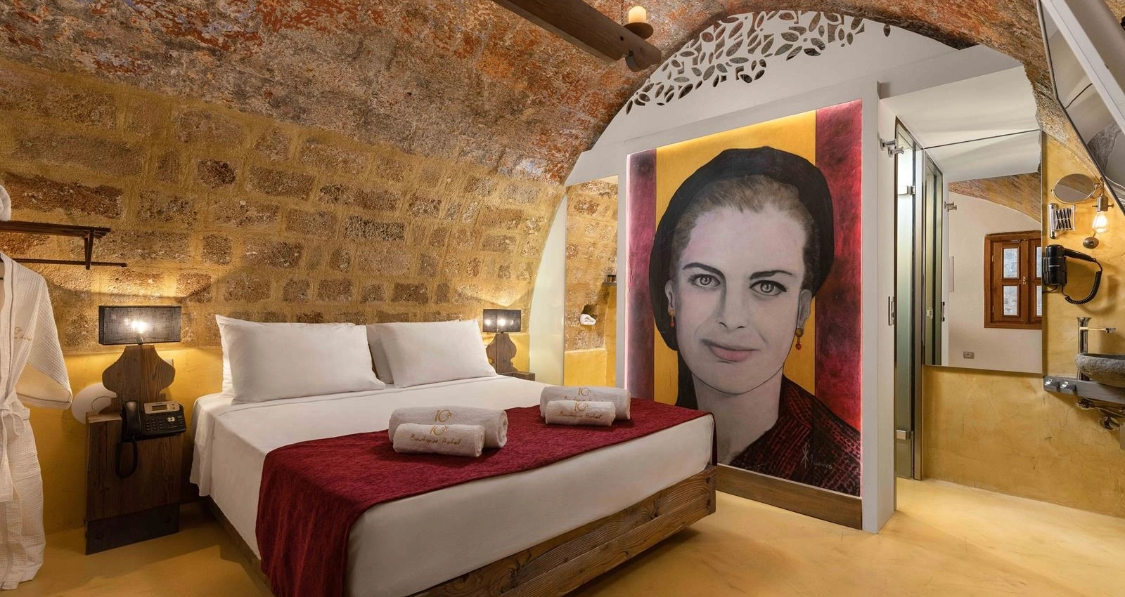 10GR Hotel & Wine Bar