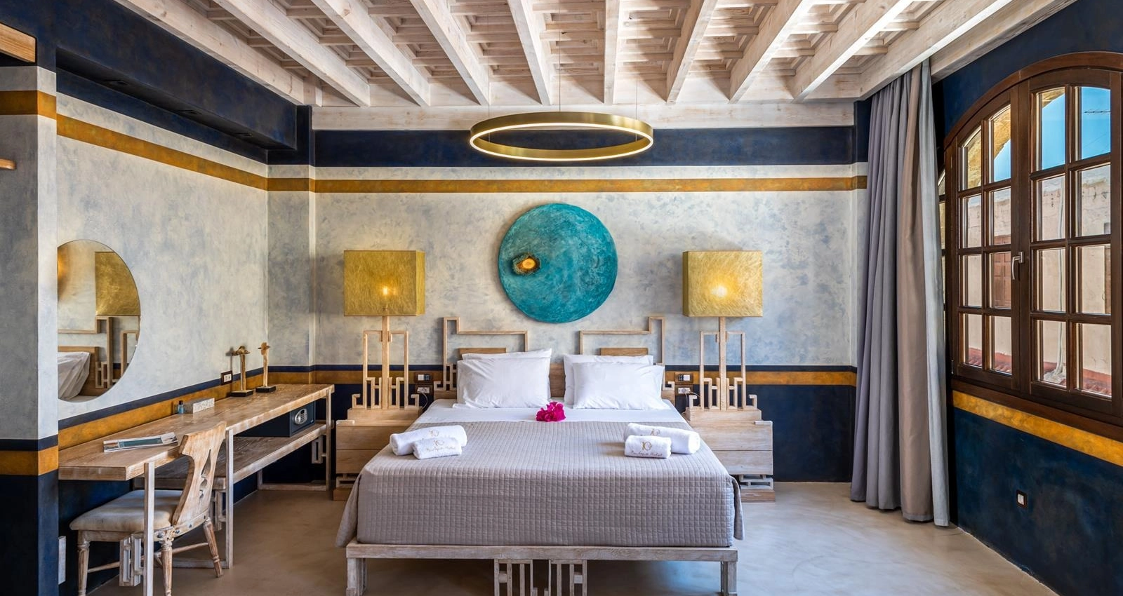 10GR Hotel & Wine Bar