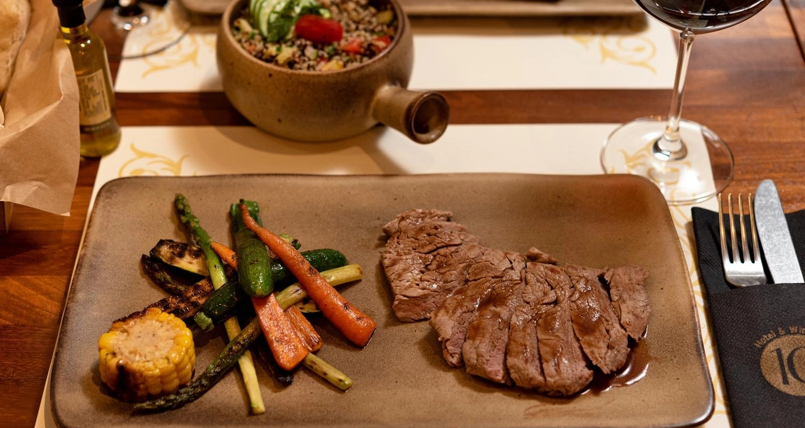 10GR Hotel & Wine Bar