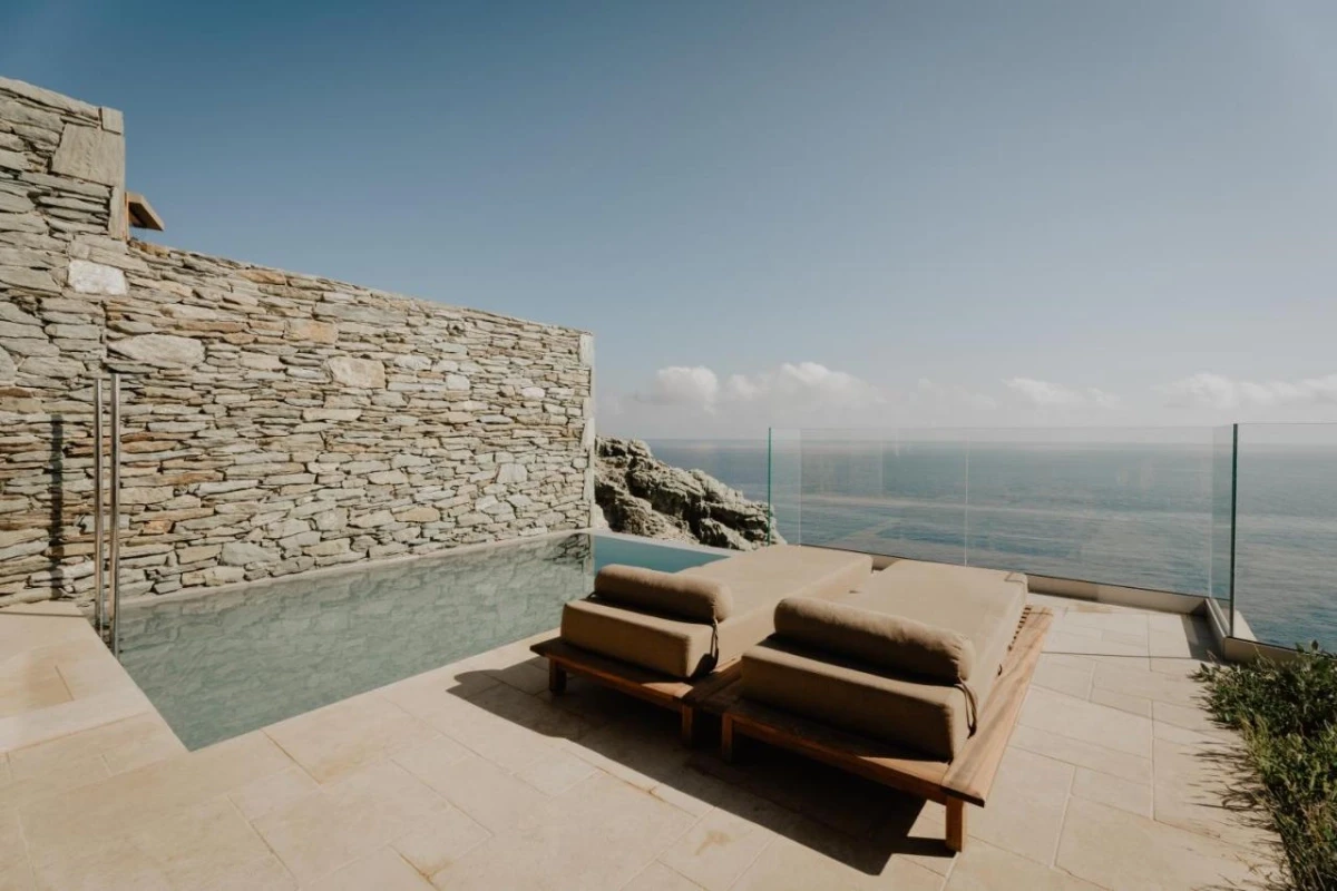 Acro Suites