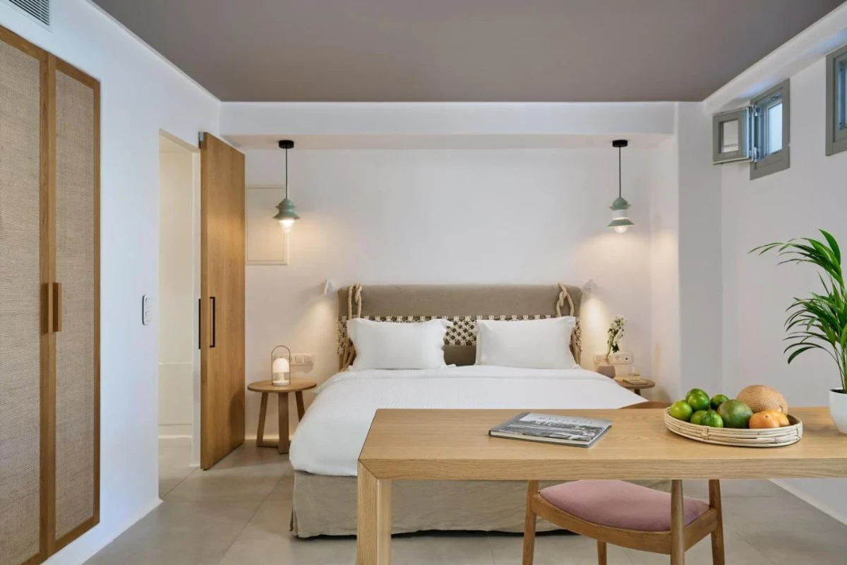 Adorno Beach Hotel & Suites