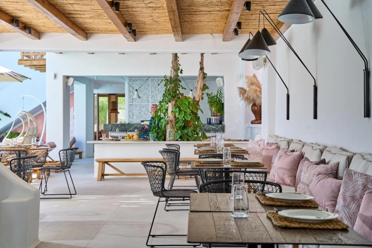 Adorno Beach Hotel & Suites