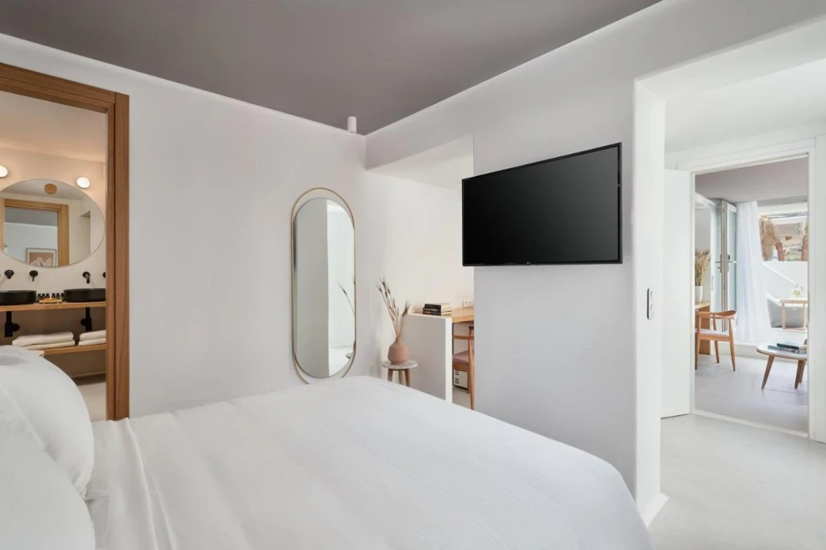 Adorno Beach Hotel & Suites