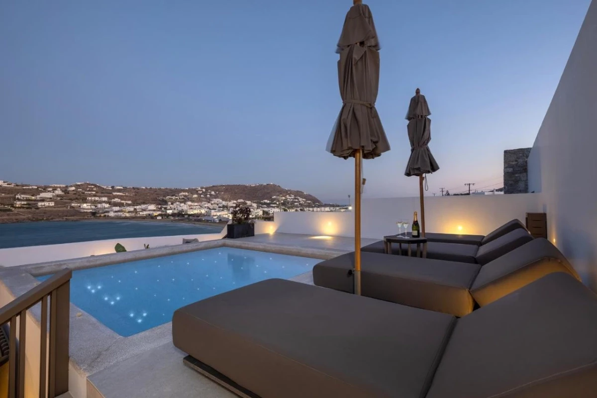 Aeonic Suites & Spa