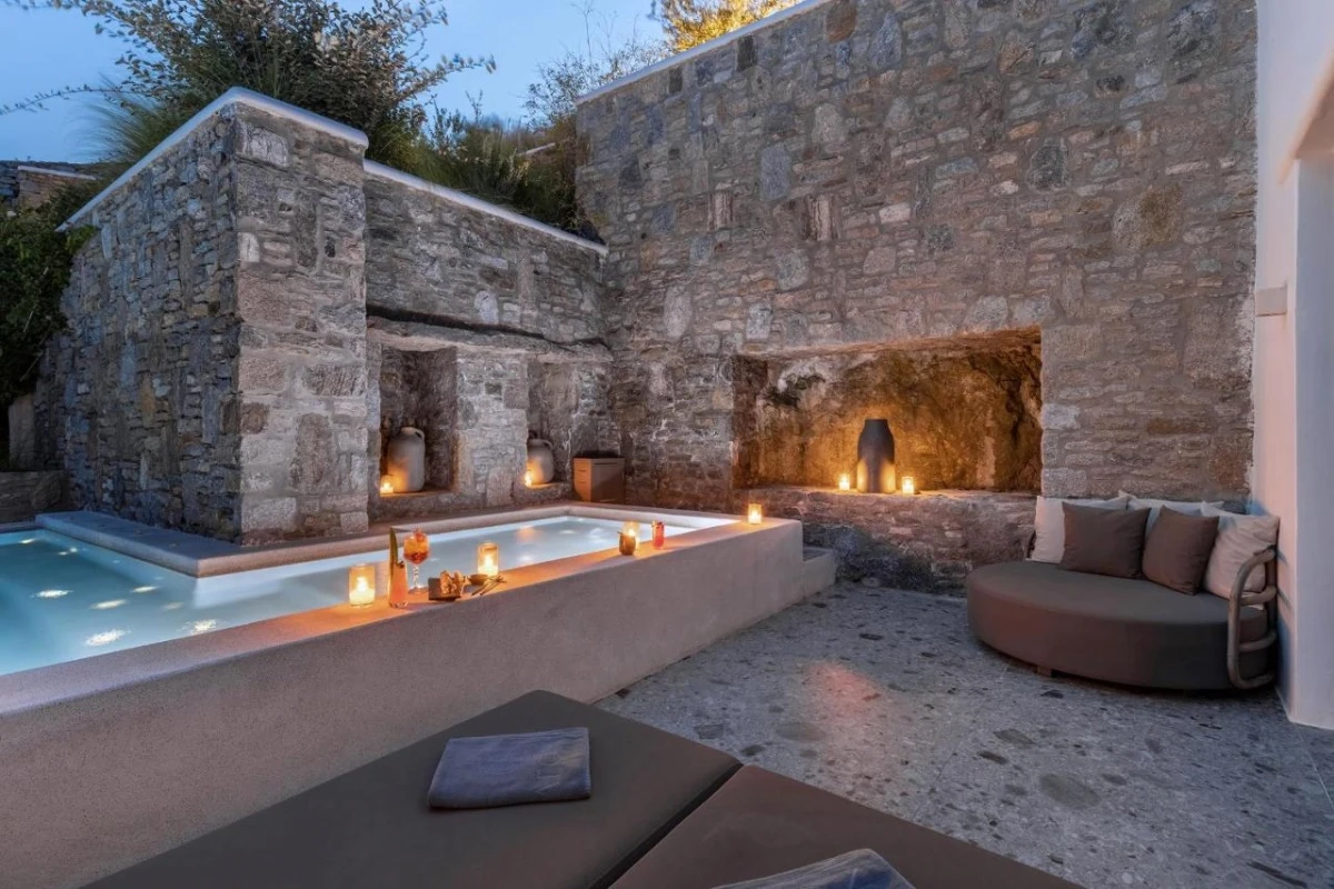 Aeonic Suites & Spa