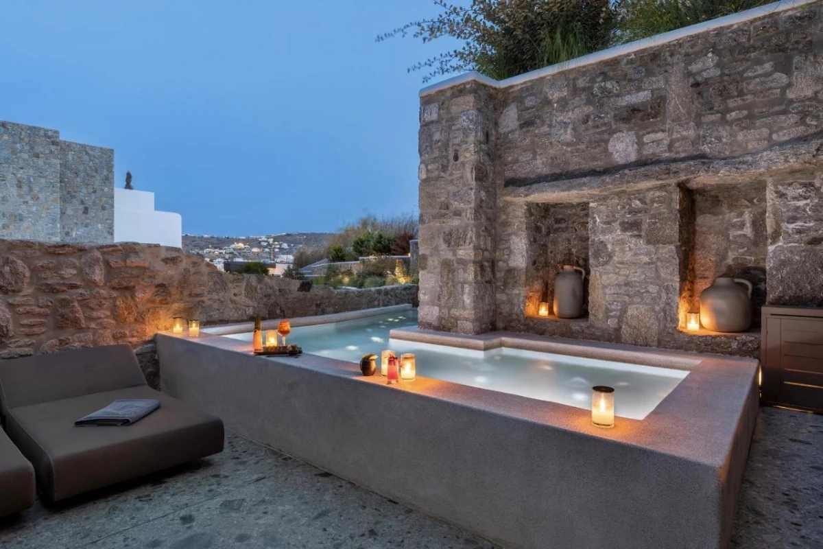 Aeonic Suites & Spa