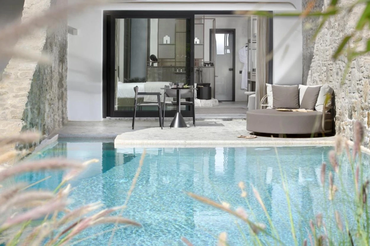 Aeonic Suites & Spa