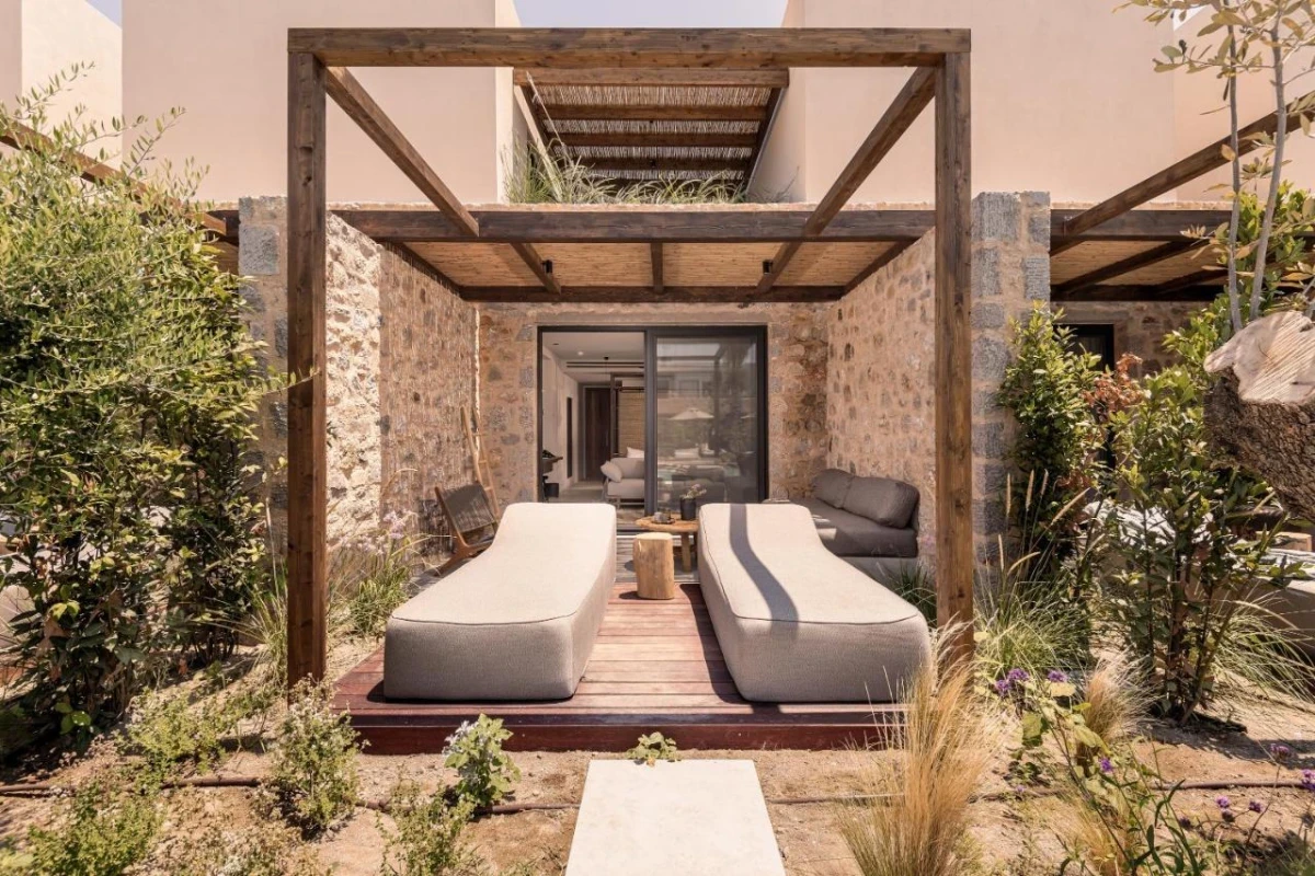 Theros All Suite Hotel