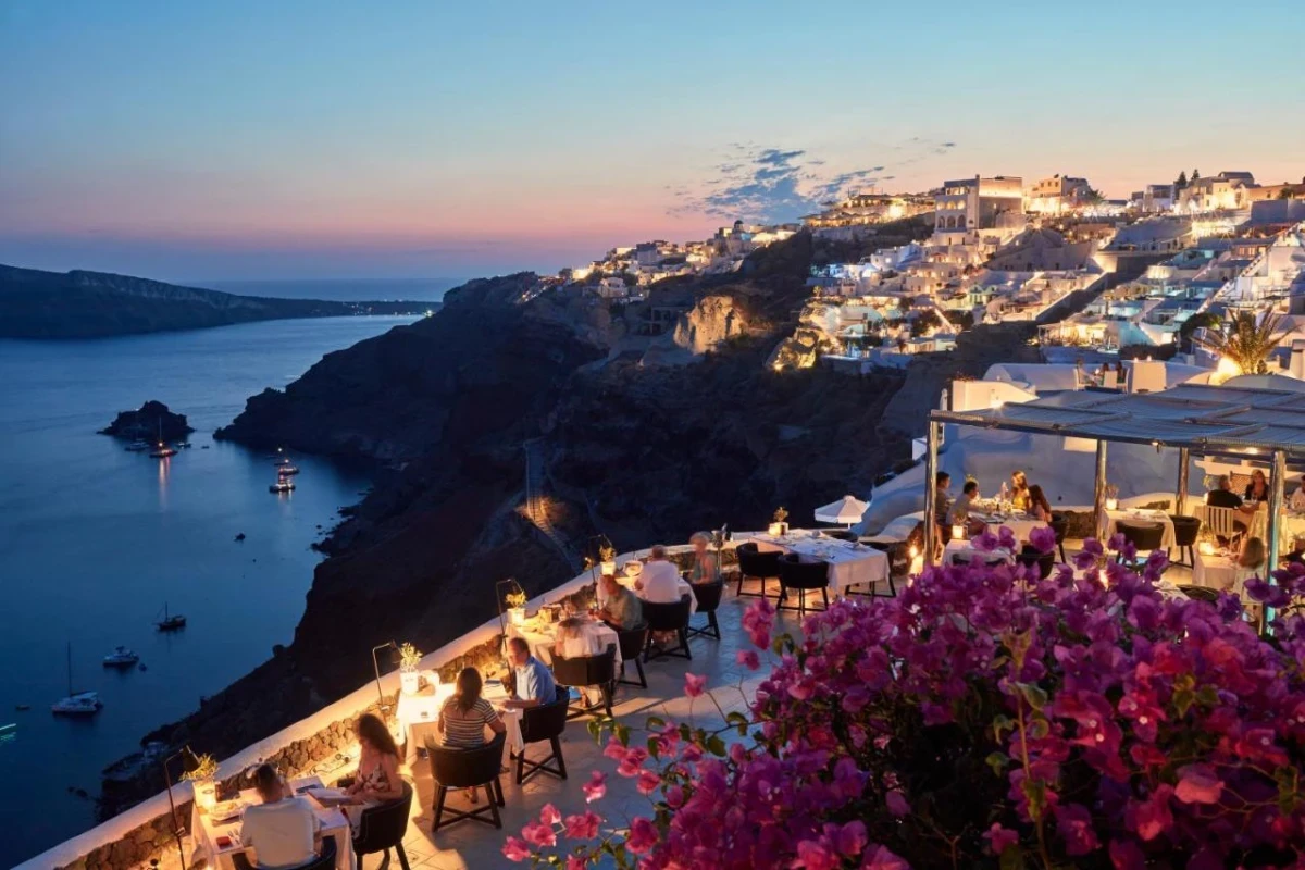 Canaves Oia Suites