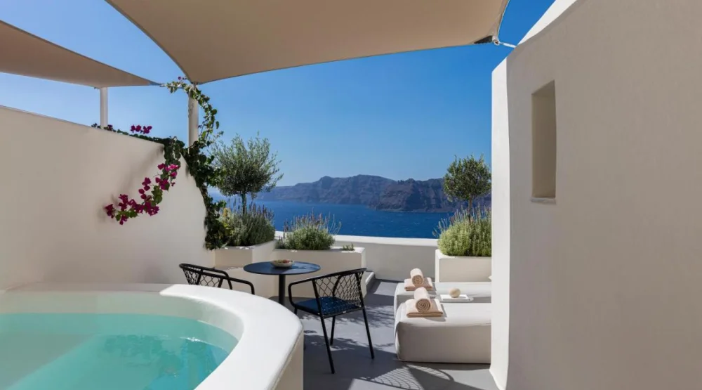 Superior Suite  with Plunge Pool at Canaves Oia Suites
