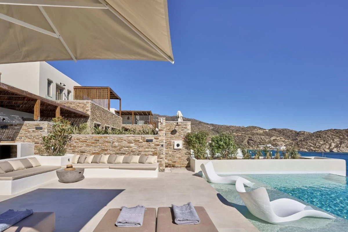 Ios Grand Pool Suites